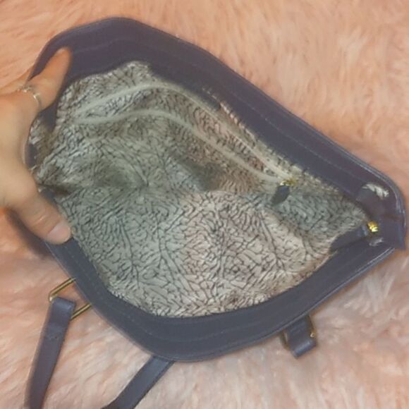 🎁 MAX STUDIO VEGAN FAUX LEATHER NAVY BLUE LARGE TOTE - Picture 4 of 10